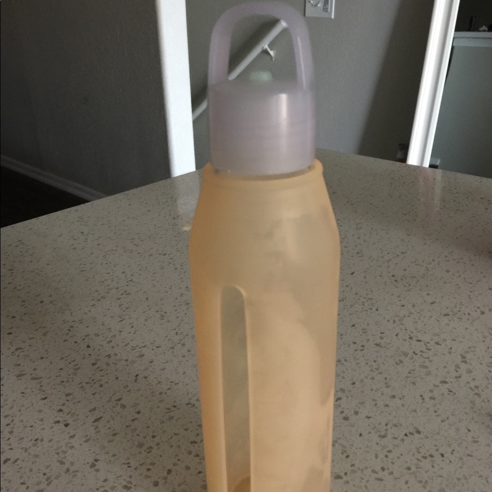Lululemon water bottle